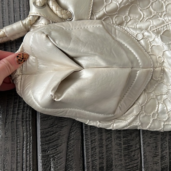 Vintage Gramercy Designs carry all shoulder bag with textured flowers - Picture 5 of 12